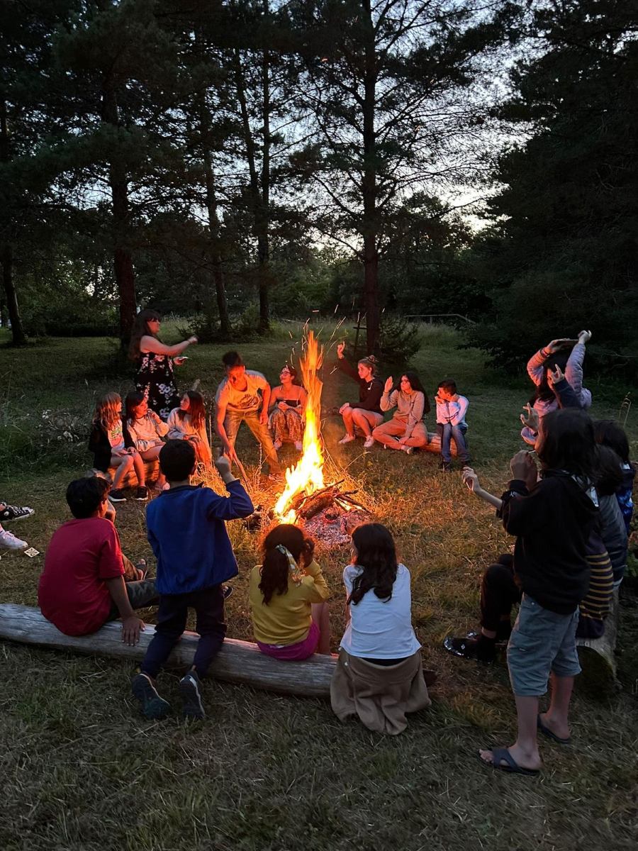  Camping familial en Dordogne : Feu de Camp